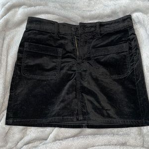 American Eagle skirt. Size 4. Color black.